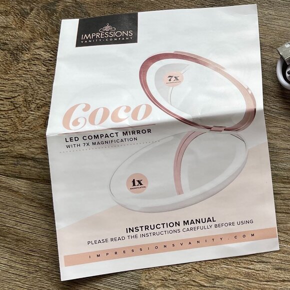 Impressions Coco LED Compact Mirror - Like New - Picture 2 of 12